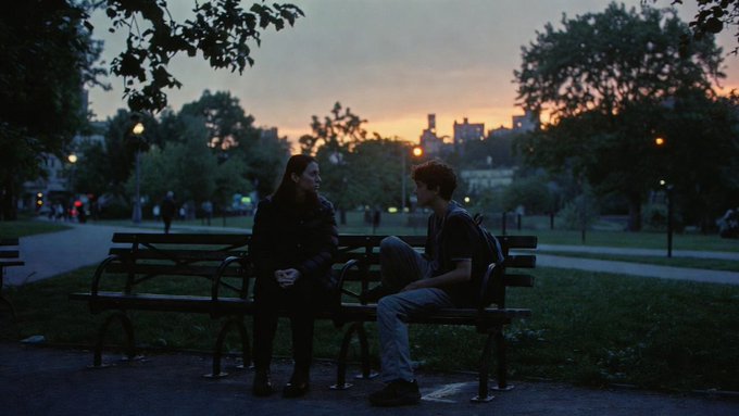 Read more about the article #10: How to Stay Emotionally Close When Your Teen Pulls Away